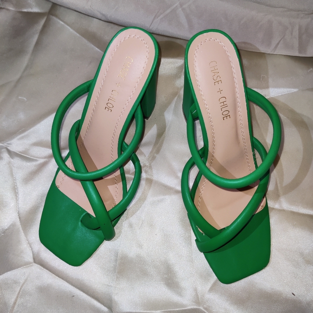 Chase + Chloe Green Heels , size 8